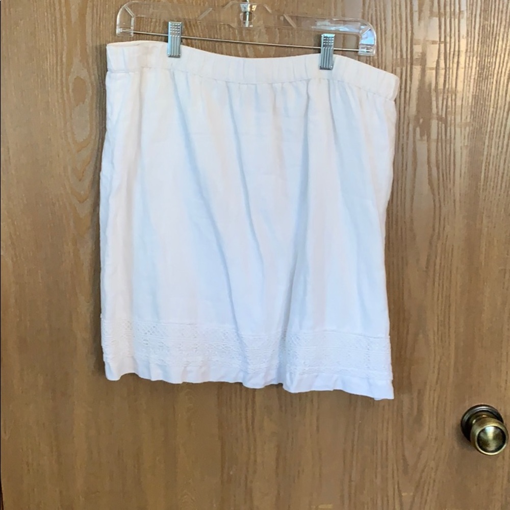 White linen skirt!
